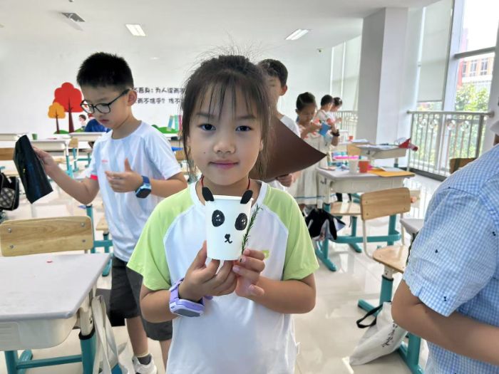 紙杯藏童趣，創意筑奇境——寧波軌道交通暑期公益托管班創意活動紀實