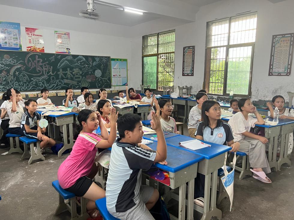 播撒心靈陽光，啟迪成長夢想 　　——向陽花望曦隊于三角塘中心小學開展暑期支教活動