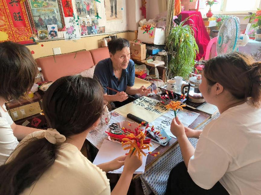 曲園學子暑假行： 深入老年幼子，點亮普語明燈