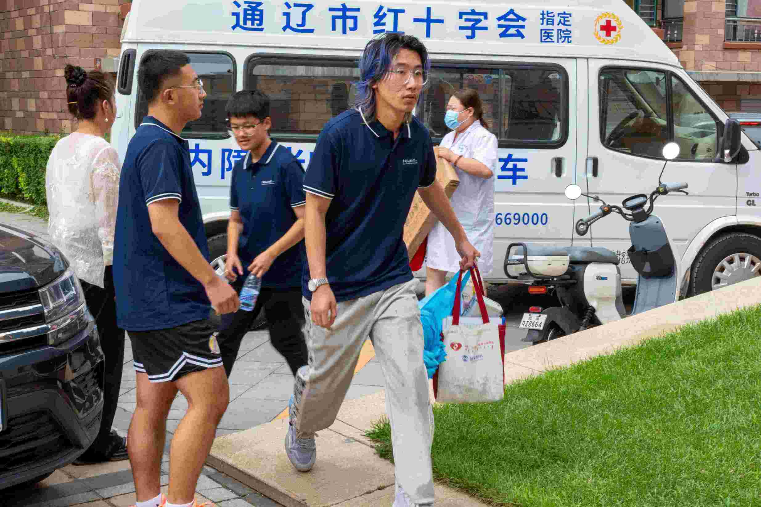 甘旗卡義診顯溫情，共繪鄉(xiāng)村振興新篇章