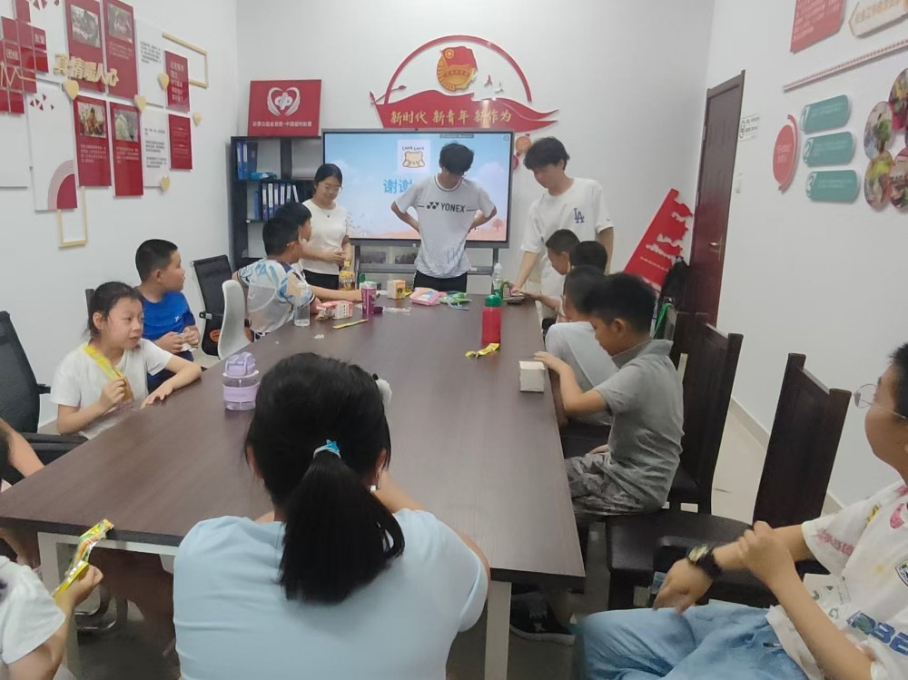 墨香盈暑夏，志愿微光暖照鹽城童夢長天