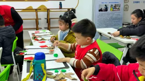 “紅心研墨”團(tuán)隊(duì)潤(rùn)人心田，多彩課堂綻光芒