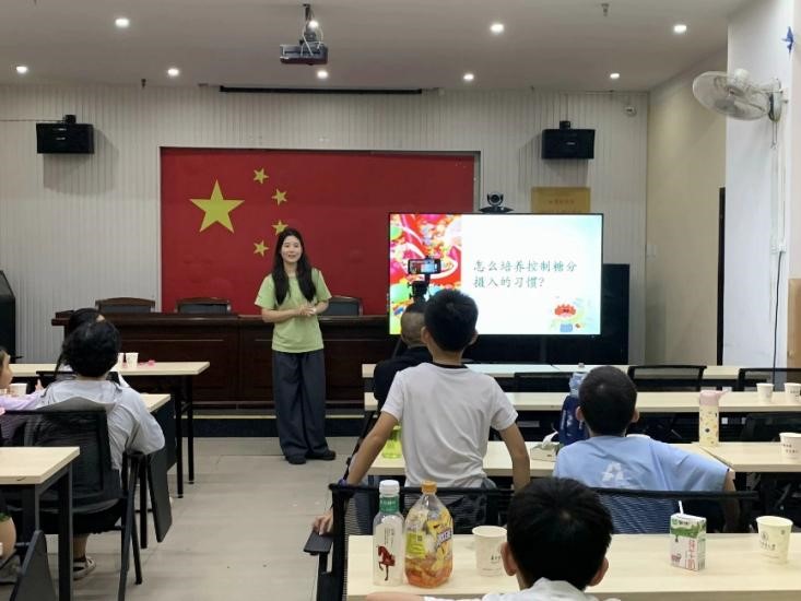 “食安中國行”博士團走進托管班開展“食·趣”科普活動