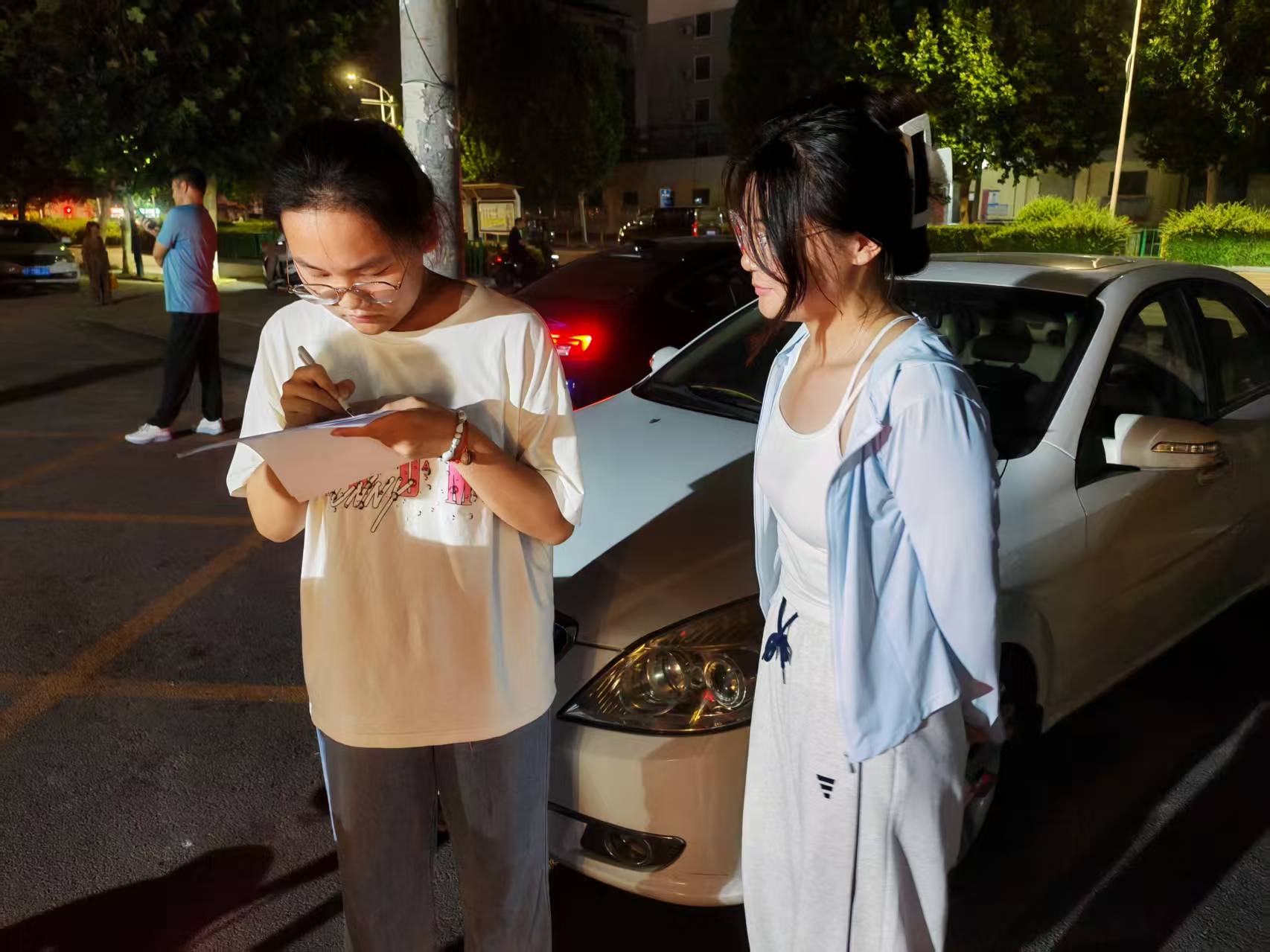 濉溪縣口子實驗高級中學高中生調(diào)研：AI深耕“精準教學”，期待從“”數(shù)據(jù)驅(qū)動”到“”素養(yǎng)引領”的跨越