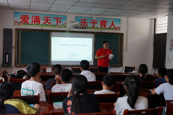 “紅芯先鋒·材啟新智”：長安大學博士團將材料科學前沿知識送進鄉村課堂