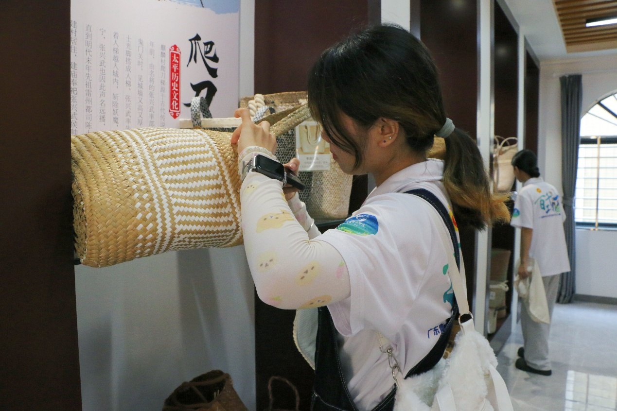 湛科學(xué)子“三下鄉(xiāng)”：蒲草生輝，點(diǎn)亮生活