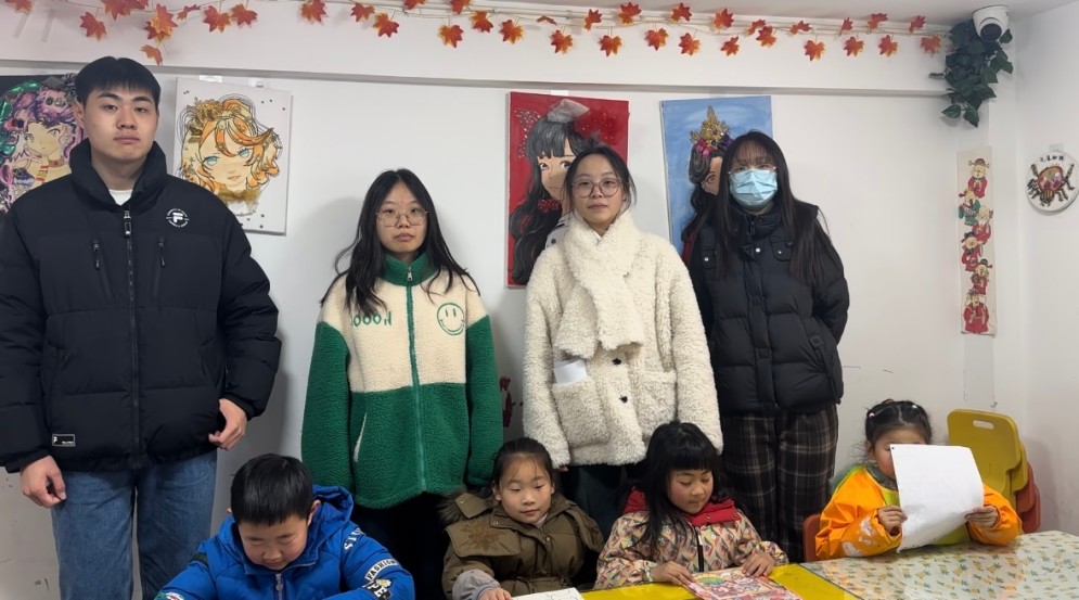 寒冬送暖，“紅心研墨” 繪就教育新篇