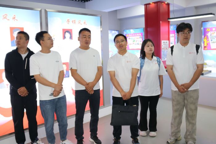 長安大學實踐隊格爾木行：踏尋天路印記 青春接力“兩路”魂