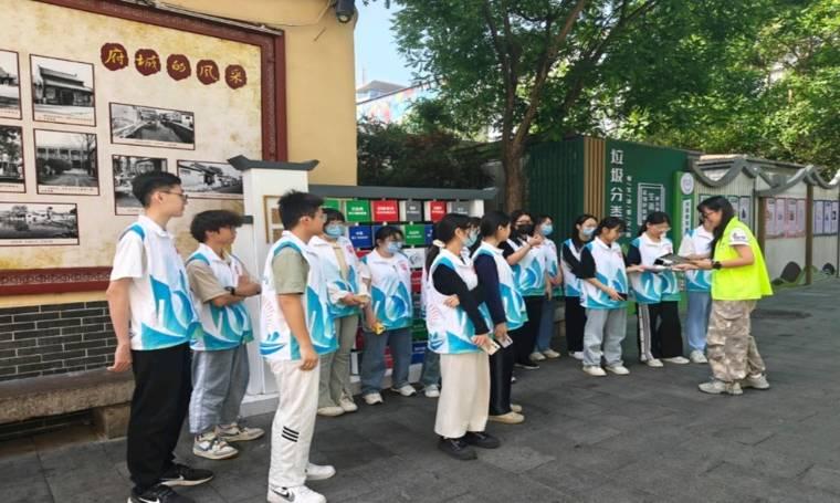 山東師范大學化學化工與材料科學學院化師本2301班舉辦貢院墻根社區垃圾