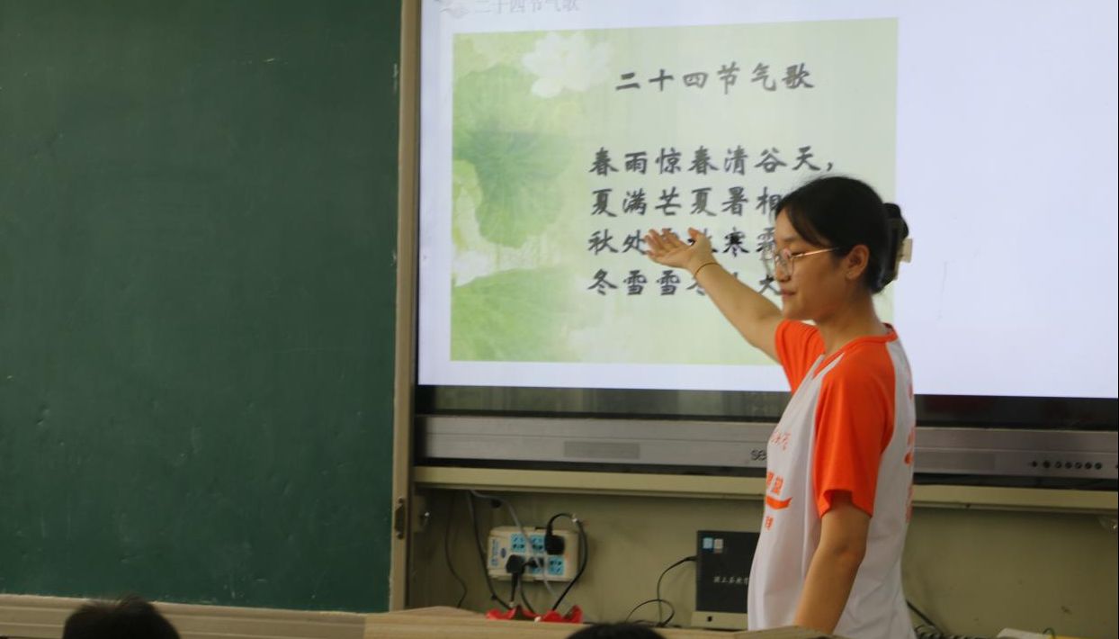 紅燭微光，照亮前路