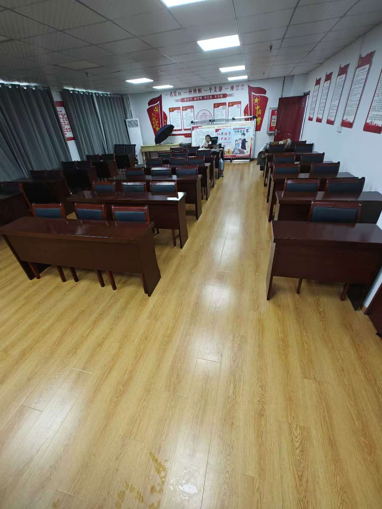 《愛心傳遞，溫暖童心：淮北師范大學志愿者為留守兒童帶來藝術與科學的盛宴》