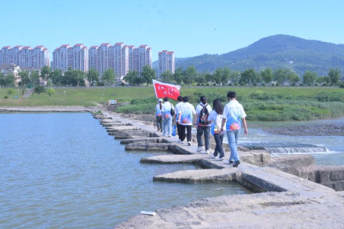 泉州海洋職業(yè)學(xué)院藍(lán)帆“木蘭青溪”逐夢團(tuán)：木蘭溪畔逐夢起，青溪守護(hù)踐初心