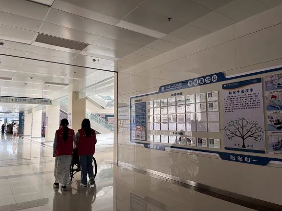 新鄉醫學院三全學院學生赴郟縣人民醫院學習心肺復蘇志愿服務