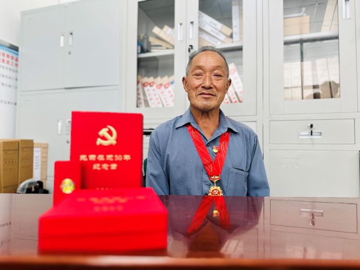 西安外事學院工學院暑期三下鄉實踐團走訪“光榮在黨50年”老黨員