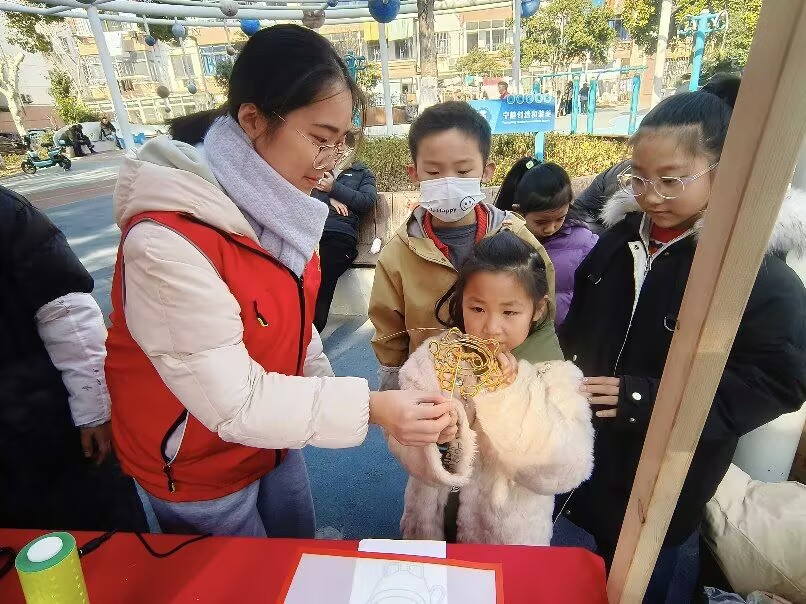 南師泰院“紅心研墨”團隊走進張家港城西社區開展寒假志愿教學活動