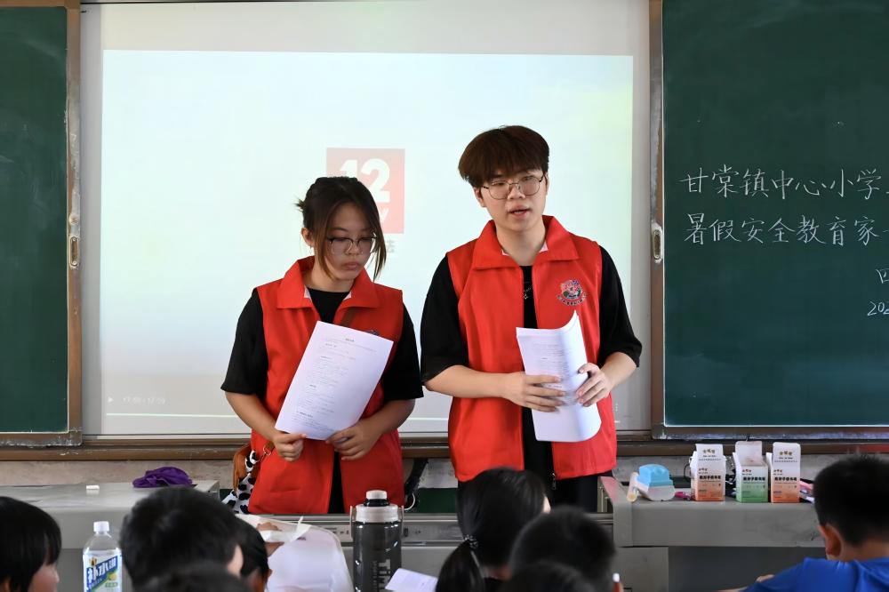 中南林科大前沿AI智慧科普服務團走進甘棠小學！用關愛守護兒童心靈成長