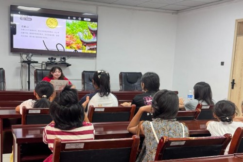 湘潭大學(xué)“三下鄉(xiāng)”實踐團(tuán)：進(jìn)社區(qū)共話民族情，深訪談聽援疆赤子心