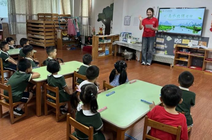 鄭州財經學院商學院青春之光“南水北調”精神宣講團走進鄭州清華園社區宣講