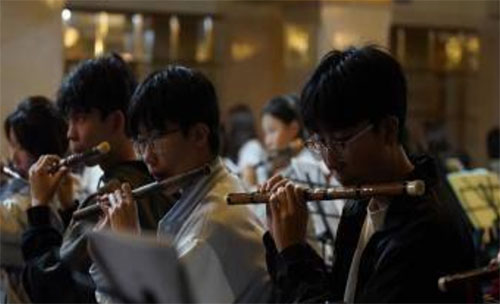 民樂生生滿校園 民族團結潤心田