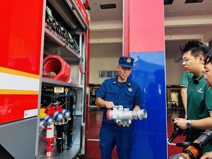 西安外事學院工學院暑期三下鄉實踐團攜鎮巴縣消防大隊開展主題教育活動