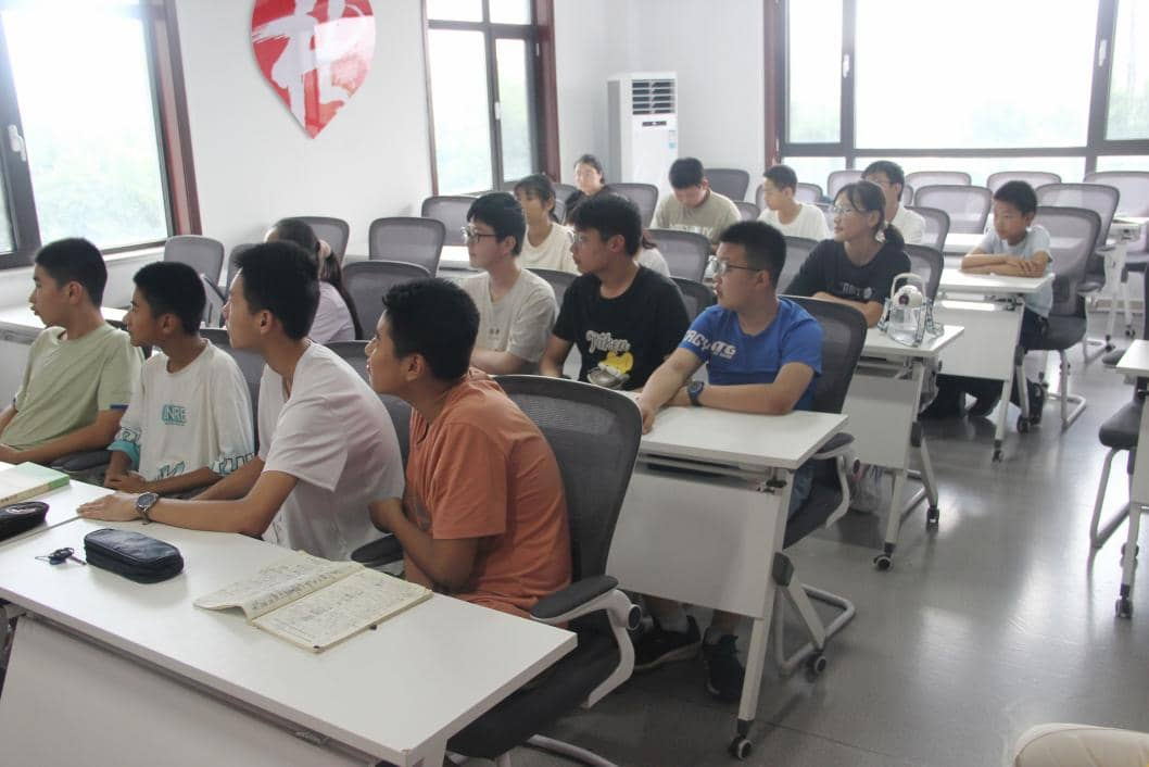 “E 在巖外”實踐團：提升全民素質，點亮計算機科學之光