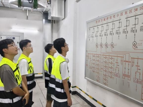 山東大學“電亮未來”實踐團赴泰安岱宗萬閱府變電站