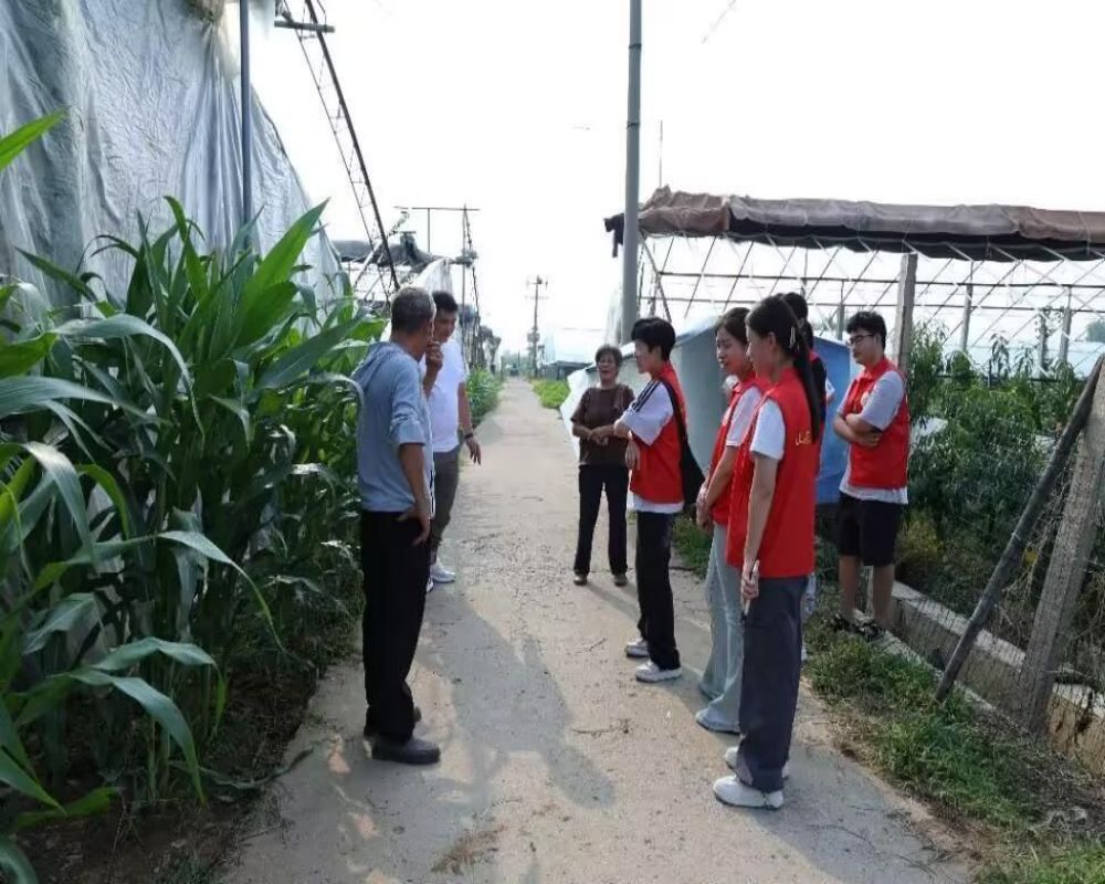 循“蒙”而行實踐團調研采訪農戶
