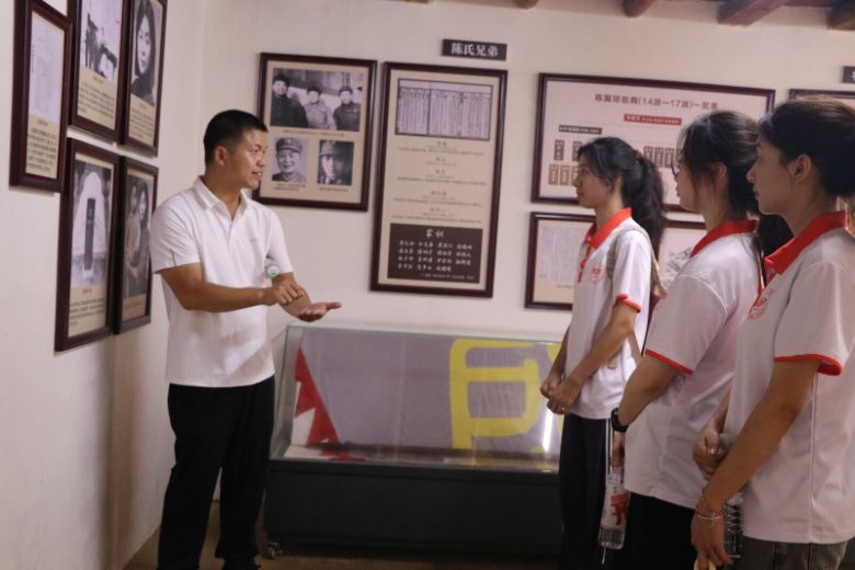 走進陳賡故居，湖南一師學子汲取紅色力量