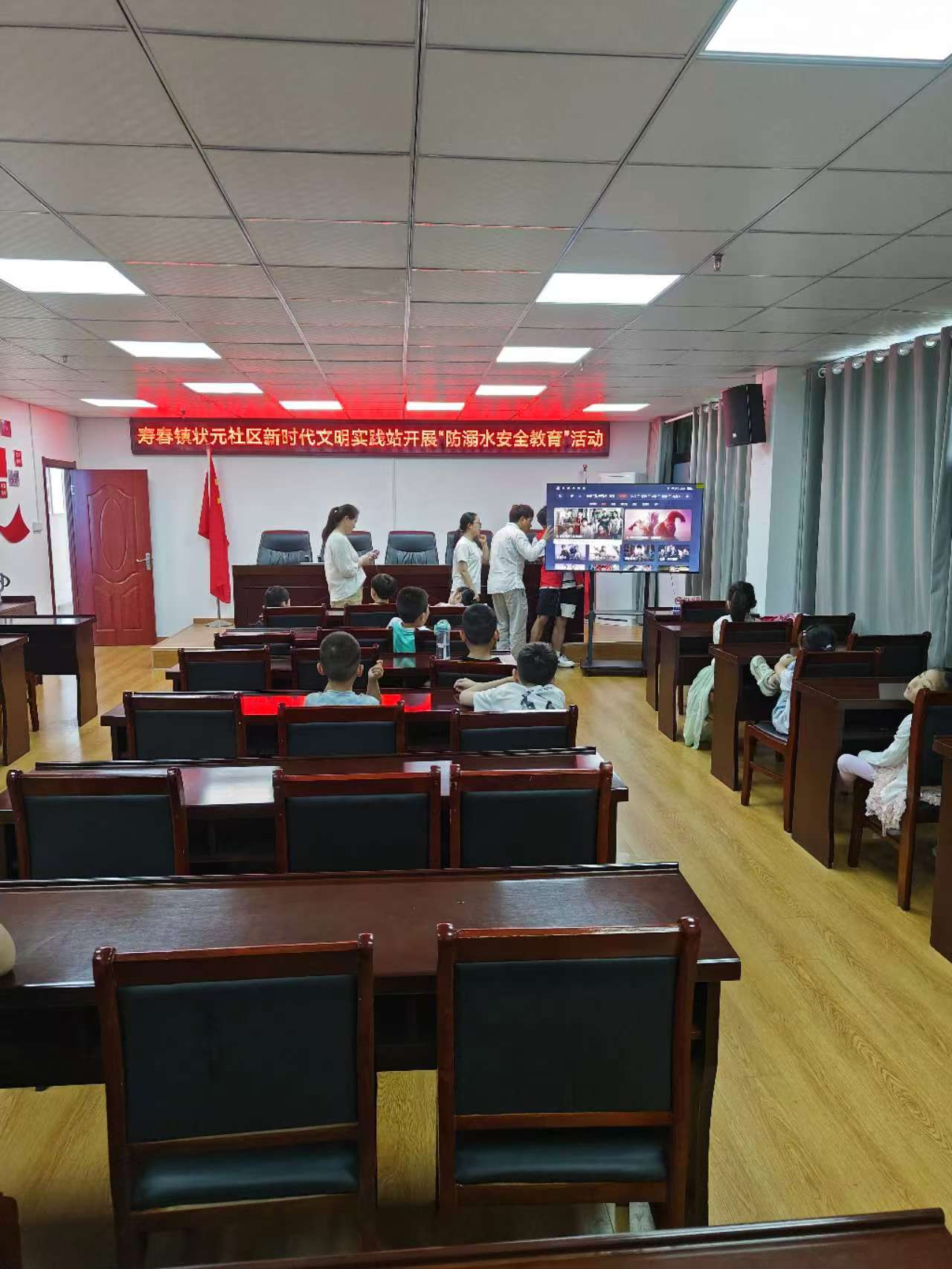 愛心傳遞，溫暖童心：志愿者為留守兒童帶來藝術與科學的盛宴》