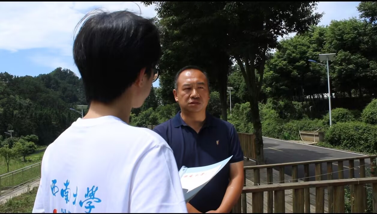 礦土生茶花，文星正繁華