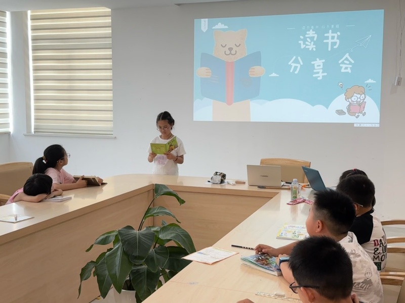 用志愿力量鋪就青少年的夏日書香路