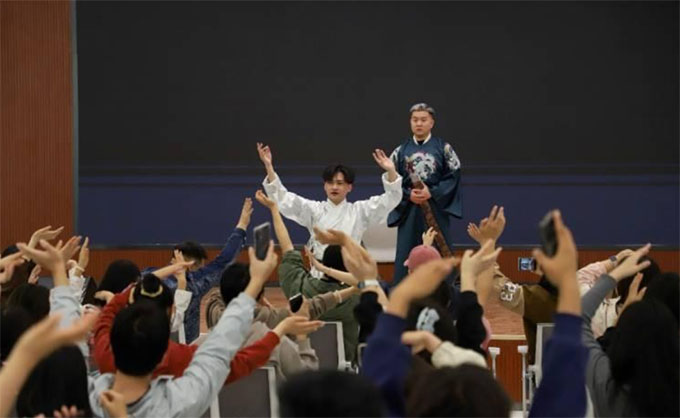 開心麻花《整個喜劇》燃爆交大校園
