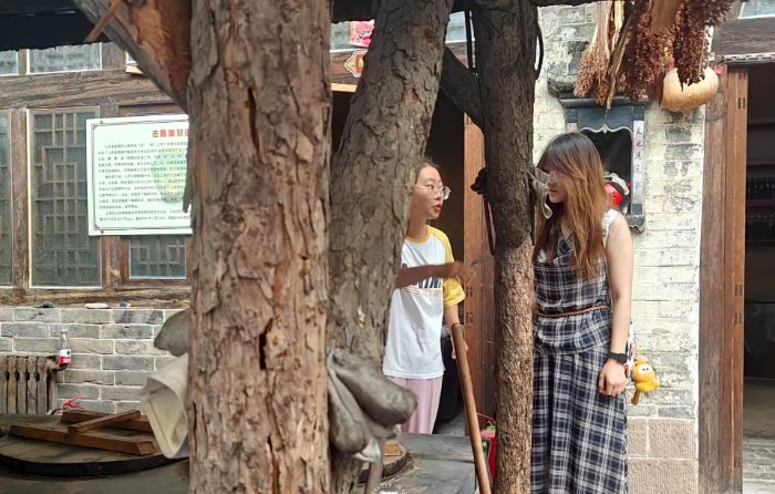 西南石油大學(xué)“晉脈鄉(xiāng)傳”實踐隊探訪磧口古鎮(zhèn)非遺技藝 數(shù)字化傳承晉商文化