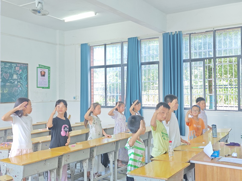 歷史長河潤童心——武昌理工學院咸寧崇陽支教隊為鄉村小學點亮“紅色課堂”