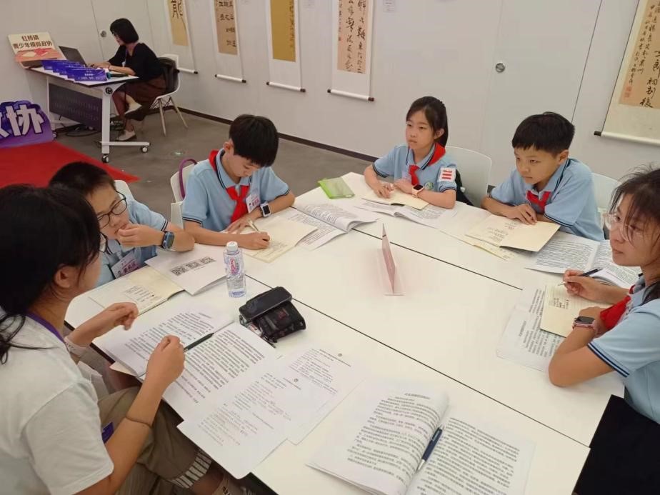 蘇州大學“哲學+”實踐團參與上海市閔行區(qū)虹橋鎮(zhèn)青少年模擬政協(xié)活動