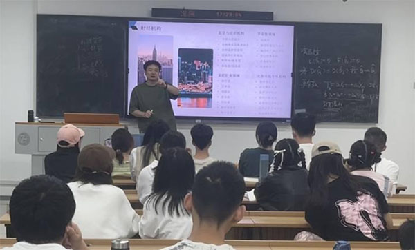 2022級國際經濟與貿易班開展發展規劃講座