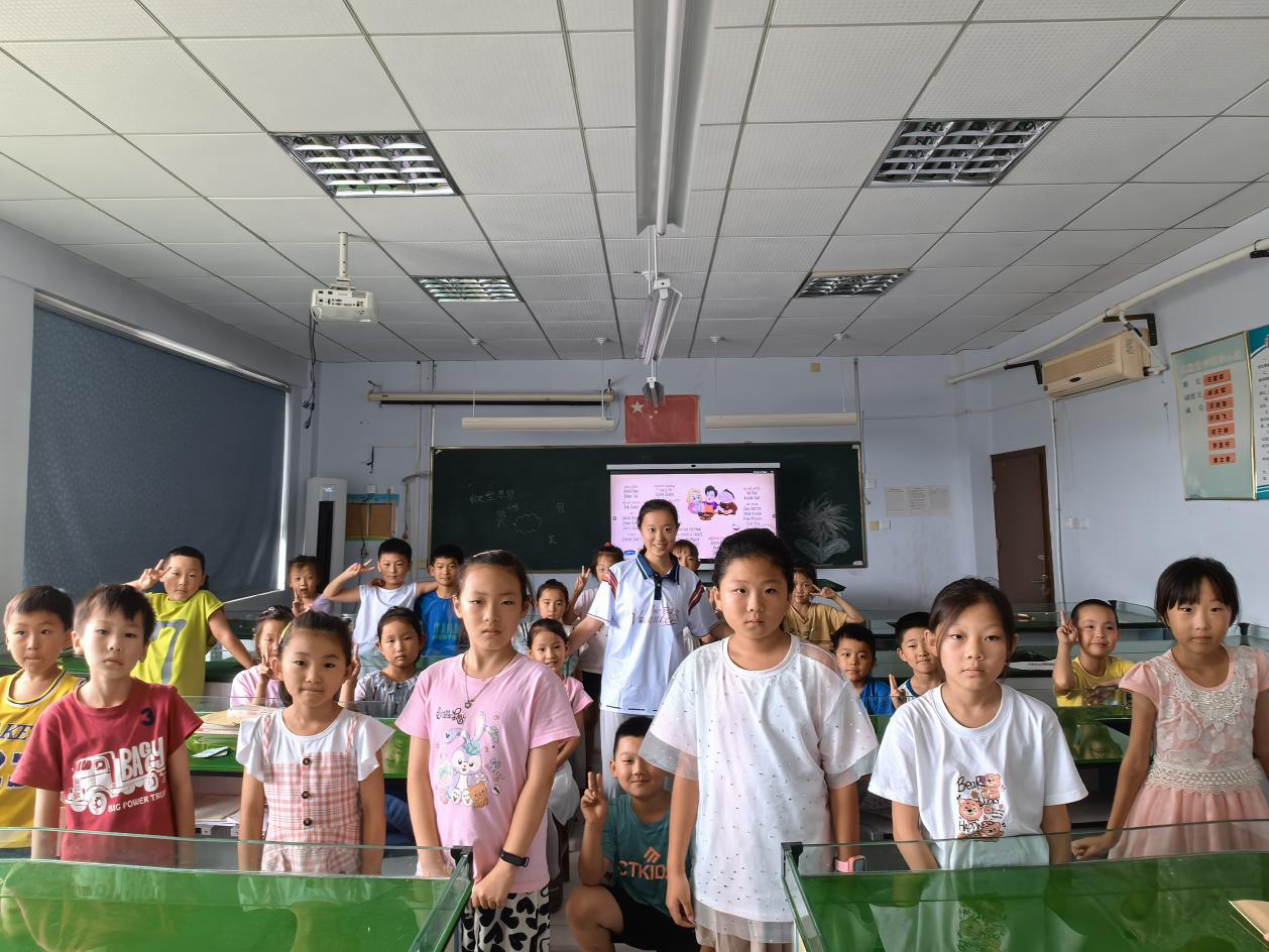 “心苑學堂”青少年心理關護志愿服務團隊開展“七彩假期”志愿服務活動