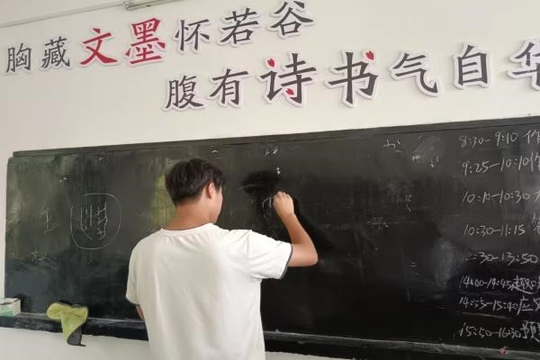 志愿紀實：武昌理工學院“青春筑夢”通城志愿服務隊在治全村開展漢字特色課程