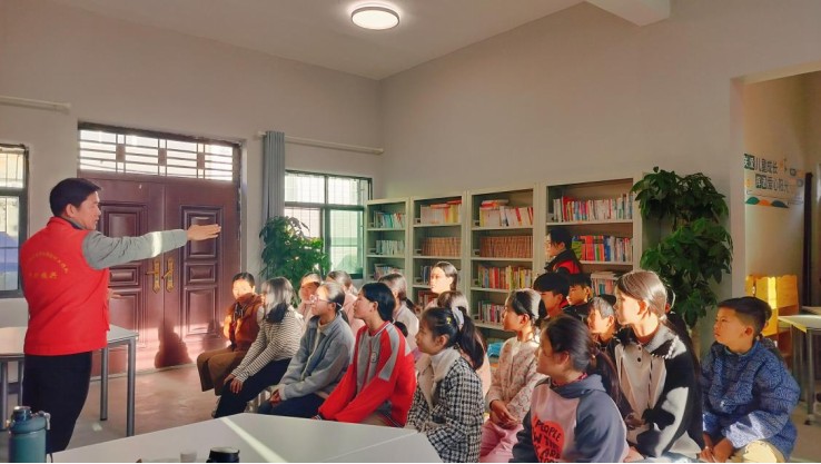 春暉送暖，愛灑紅河