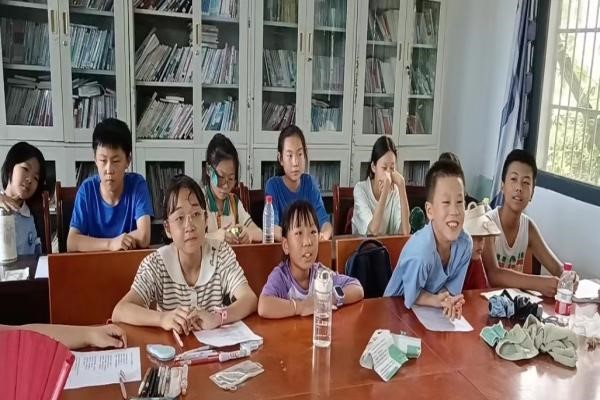 暑期社會實踐：武昌理工學院“青春筑夢”通城志愿服務隊開展綠色環保課程