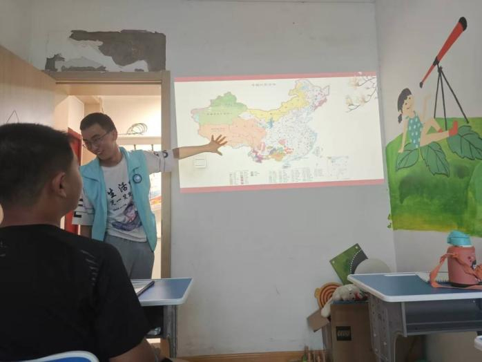 “心聚石榴籽，E研民族情”實踐隊赴柳行社區開展民族文化宣講