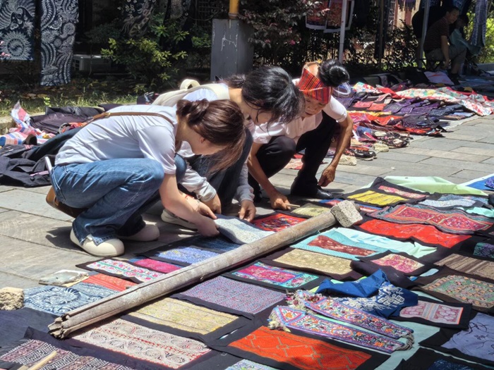 稻香墨彩繪華章 青心白巖展新顏——青心白巖鄉(xiāng)村振興促進(jìn)團(tuán)創(chuàng)意賦能篇