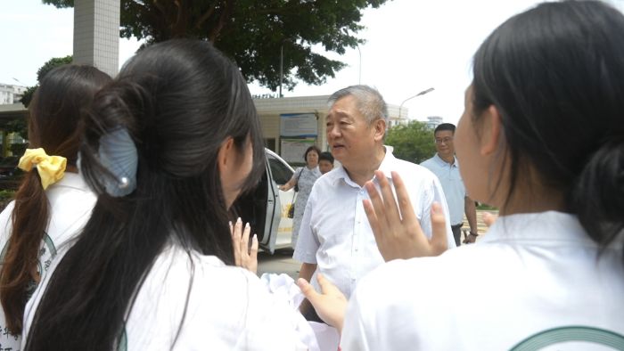 媒體聚焦 校長關懷|“藝路向汕”獲采訪與王校親臨指導