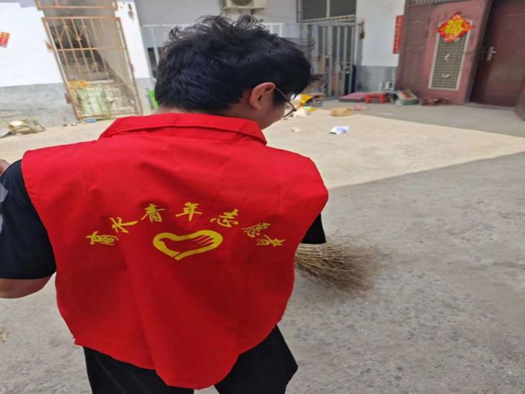 鄭州大學生返家鄉：積極響應號召，鑄就基層力量