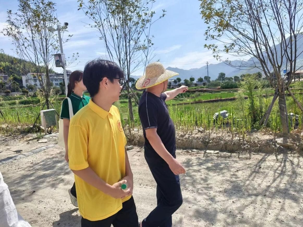 福建農林大學“青云”支教實踐隊實地參觀杉洋菇棚