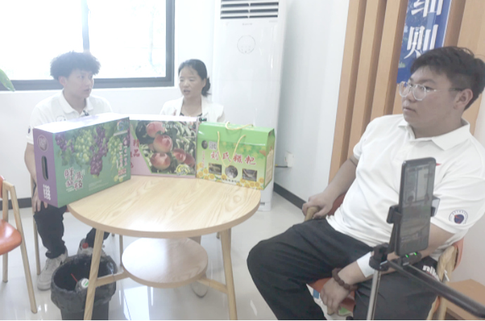 電子信息工程學院：青春助農展風采 直播帶貨促振興