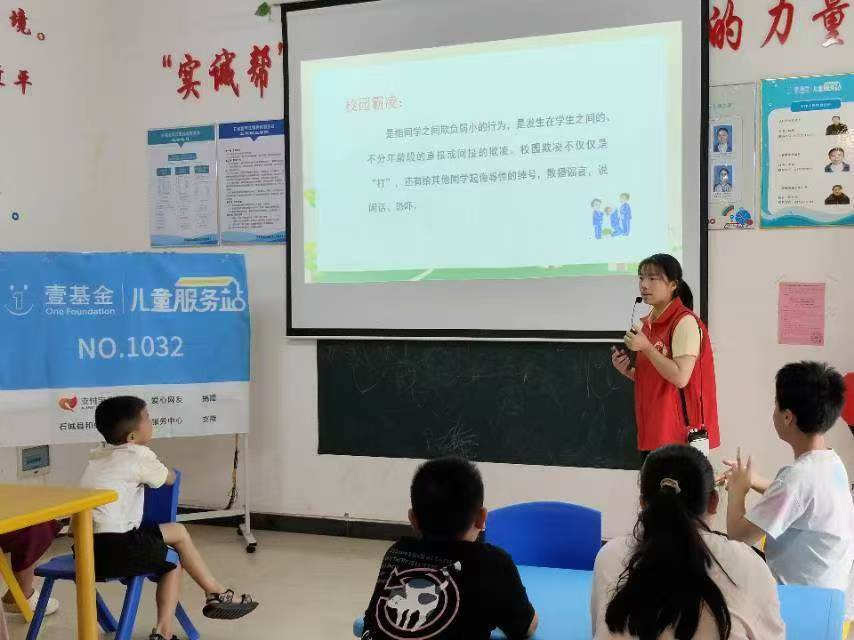 指尖捻起夏日色，童心折進時光里