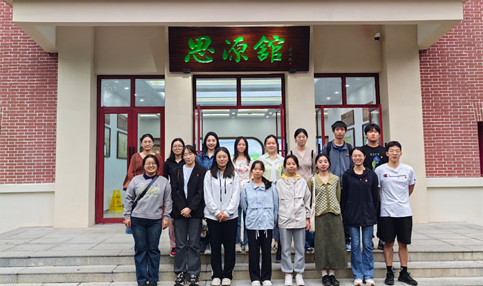 湖南農業大學經濟學院學生第三黨支部開展“重溫百廿校史，爭做青年先鋒”主題黨日活動