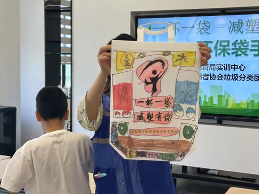 手繪環(huán)保袋，童心播綠種