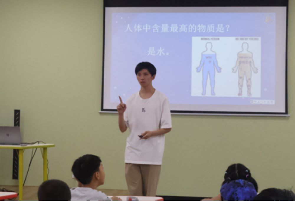 七彩假期，童心飛揚